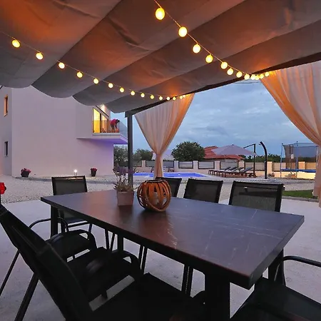 Alt Villa *