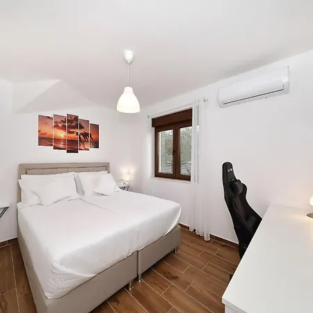 Alt Villa *